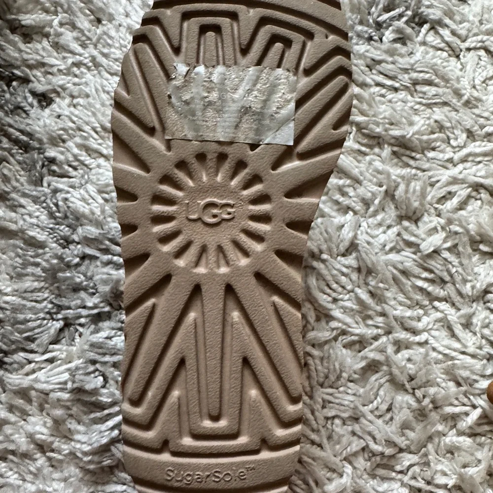 UGG Classic Ultra Mini Platform - Picture 4 of 6